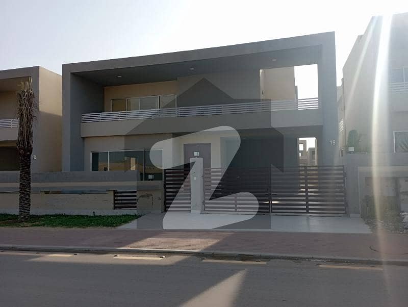5 bed room paradise villa available for sale in bahria town Karachi