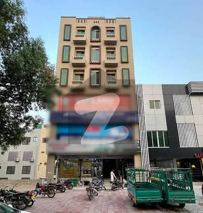 پی آئی اے مین بلیوارڈ لاہور میں 5 مرلہ عمارت 3.8 کروڑ میں برائے فروخت۔