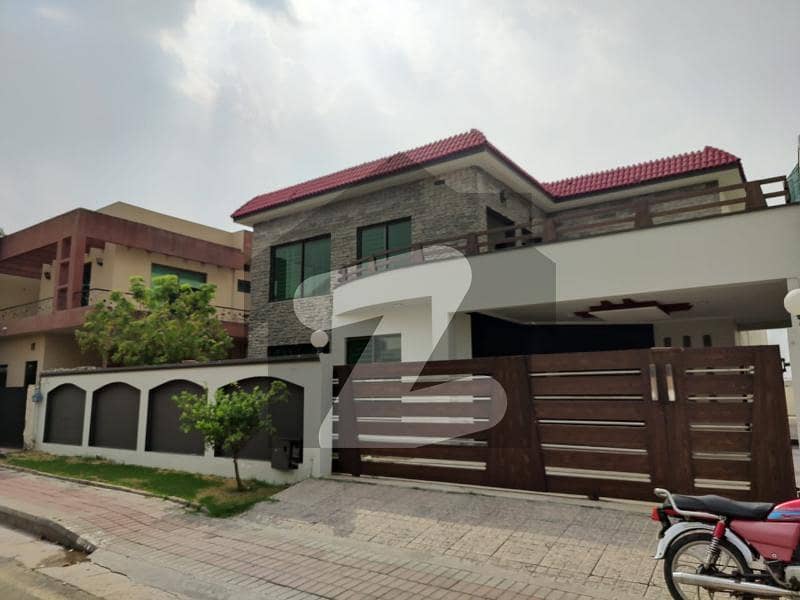 Bahria Town Phase 8 Kanal House portion Available For Rent