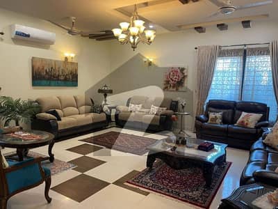 dha phase 7 700 sq yard bungalows for sale 2+4 bedroom with swimming pool well maintained house slightly used and also much more options available
