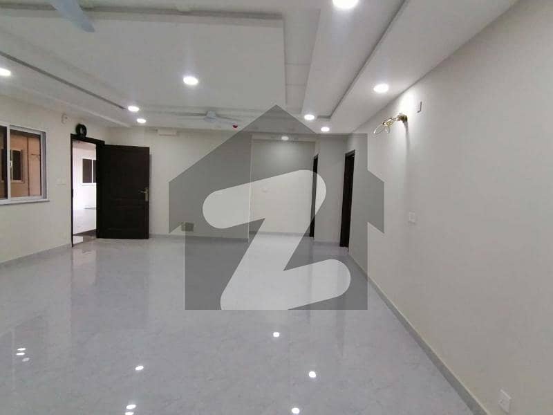 1450 Square Feet Flat For rent In The Perfect Location Of The Royal Mall and Residency