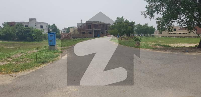 1 Kanal Plot near to Park and Main Boulevard in Lake City Sector M 2