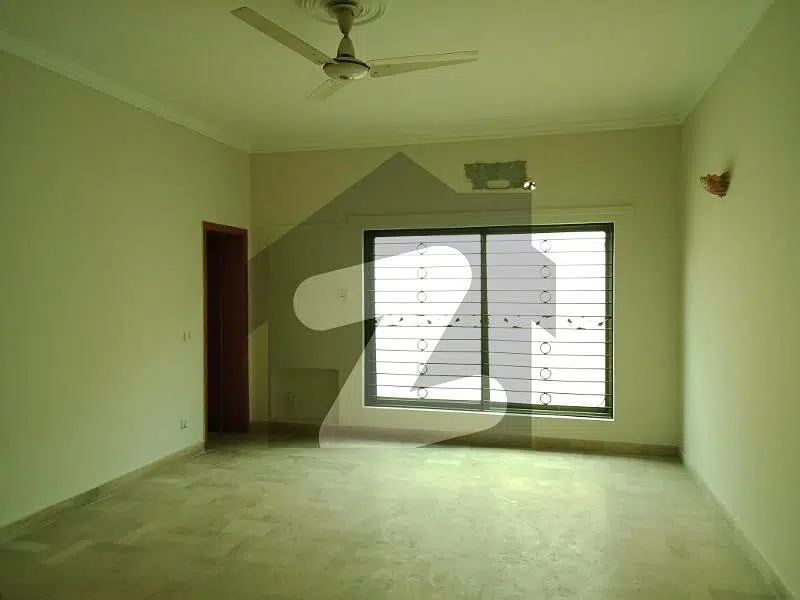 DEFENCE BEAUTIFULL RENOVATED TEN MARLA FULL HOUSE FOR RENT IN DHA LAHORE