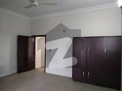 One Kanal Upper Portion With Separate Entrance Is Available For Rent In Dha Phase 8 Block S Lahore