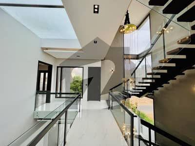 ڈی ایچ اے فیز 8 ڈی ایچ اے ڈیفینس,کراچی میں 6 کمروں کا 1 کنال مکان 24.0 کروڑ میں برائے فروخت۔