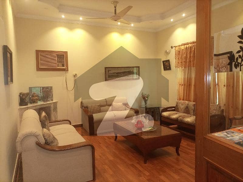 01 KANAL VERY BEAUTIFUL LOWER PORTION AT VERY HOT LOCATION AVAILABLE FOR RENT