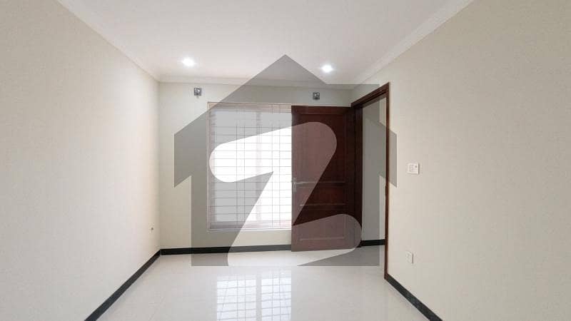 ایف ۔ 17 اسلام آباد میں 5 کمروں کا 8 مرلہ مکان 2.65 کروڑ میں برائے فروخت۔