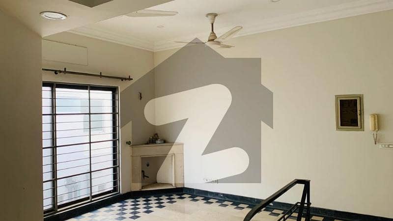 گارڈن ٹاؤن - اتاترک بلاک گارڈن ٹاؤن,لاہور میں 4 کمروں کا 10 مرلہ مکان 4.2 کروڑ میں برائے فروخت۔