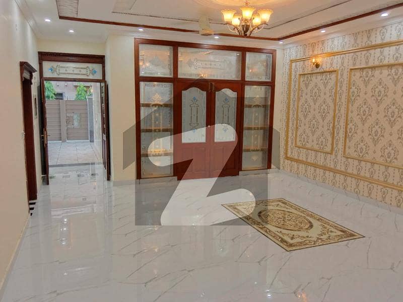 گارڈن ٹاؤن - اتاترک بلاک گارڈن ٹاؤن,لاہور میں 6 کمروں کا 10 مرلہ مکان 6.25 کروڑ میں برائے فروخت۔