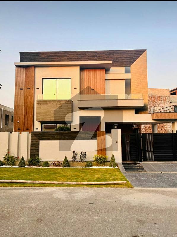 10 Marla Brand New Luxury House For Sale At Good Location