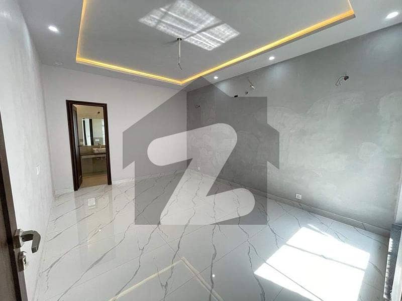 10 Marla 5 Bed Hot Location House For Sale Lake City Sector M5, Lake