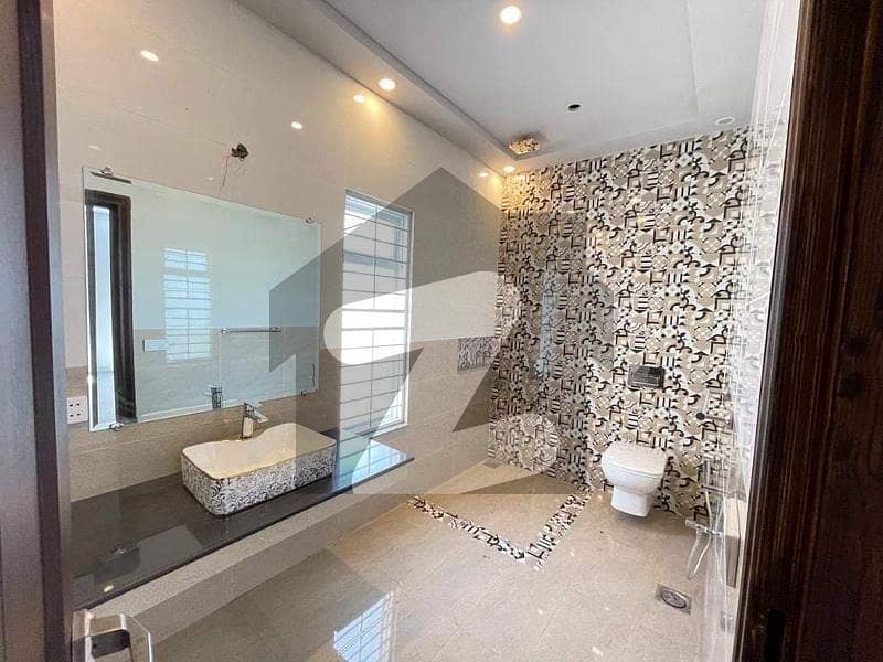 10 Marla 5 Bed Hot Location House For Sale Lake City Sector M5, Lake