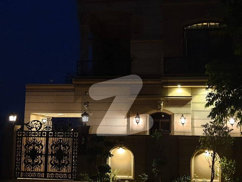 بحریہ ٹاؤن سیکٹر سی بحریہ ٹاؤن,لاہور میں 5 کمروں کا 11 مرلہ مکان 1.15 لاکھ میں کرایہ پر دستیاب ہے۔