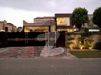 ڈی ایچ اے فیز 1 ڈیفنس (ڈی ایچ اے),لاہور میں 7 کمروں کا 2 کنال مکان 12.8 کروڑ میں برائے فروخت۔