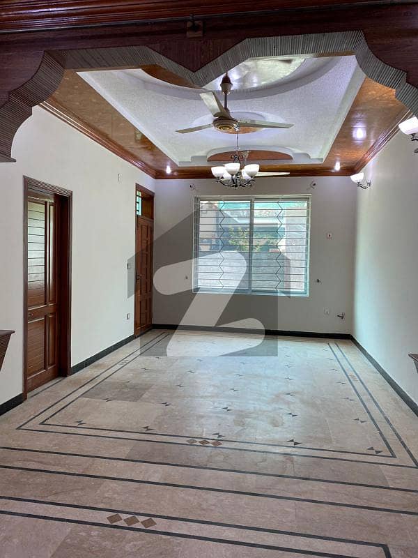سوان گارڈن ۔ بلاک بی سوان گارڈن,اسلام آباد میں 8 کمروں کا 12 مرلہ مکان 1.2 لاکھ میں کرایہ پر دستیاب ہے۔