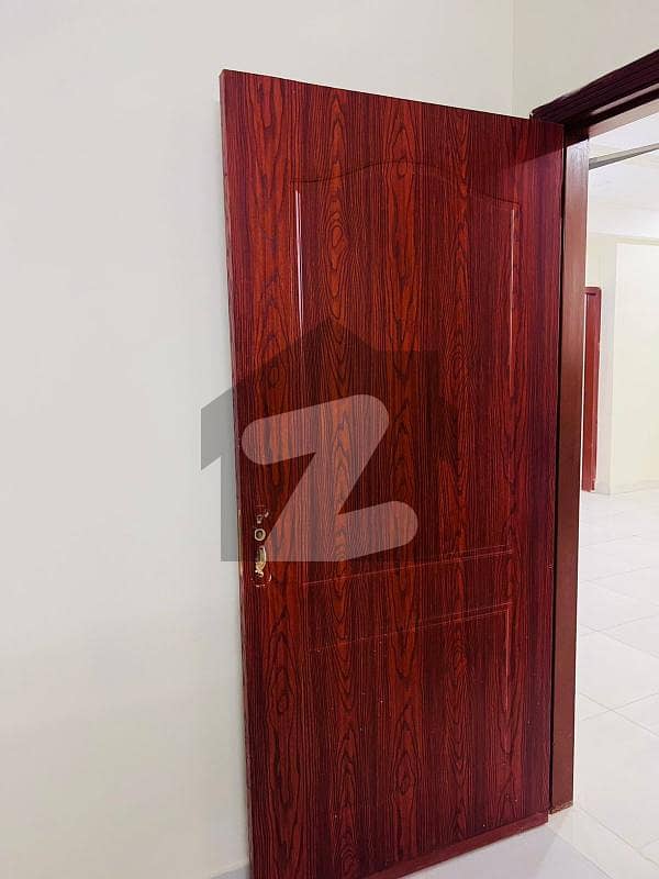 Three Bed Unfurnished Flat available for sale in Capital square Three Bed Unfurnished Flat available for sale in Capital square