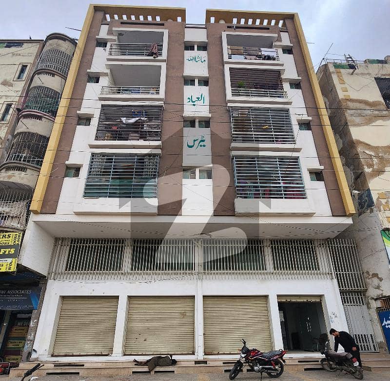 یونیورسٹی روڈ کراچی میں 2 کنال عمارت 30.0 کروڑ میں برائے فروخت۔