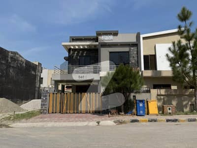 بحریہ ٹاؤن فیز 7 بحریہ ٹاؤن راولپنڈی,راولپنڈی میں 5 کمروں کا 10 مرلہ مکان 4.05 کروڑ میں برائے فروخت۔