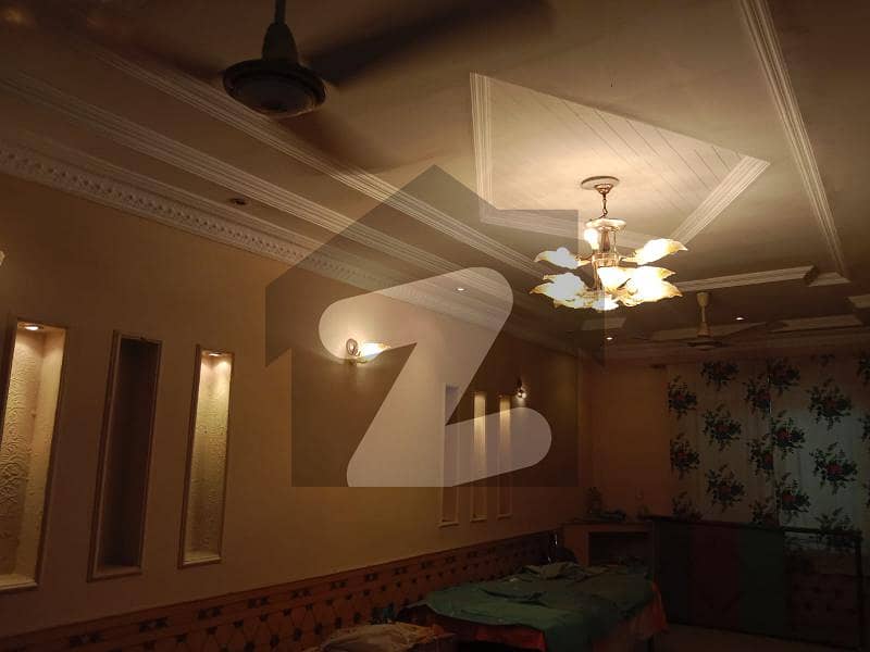 مصطفیٰ ٹاؤن لاہور میں 5 کمروں کا 10 مرلہ مکان 3.5 کروڑ میں برائے فروخت۔