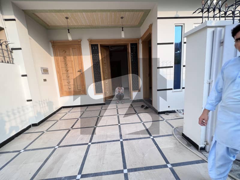 Neat 4 Marla Corner Full House With Extra Land For Rent! Neat 4 Marla Corner Full House With Extra Land For Rent!