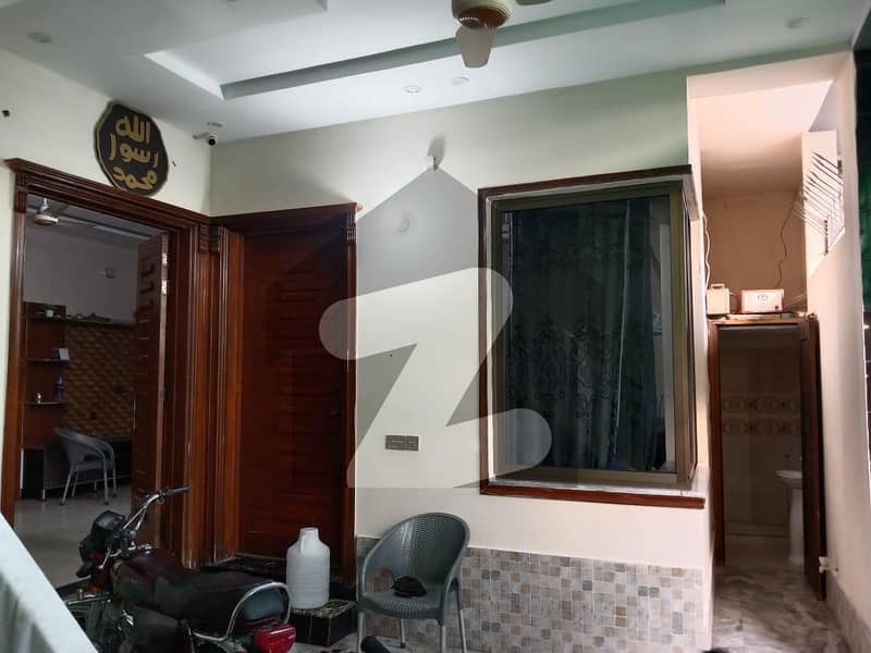 خیابان گرین ستیانہ روڈ,فیصل آباد میں 4 کمروں کا 5 مرلہ مکان 1.3 کروڑ میں برائے فروخت۔
