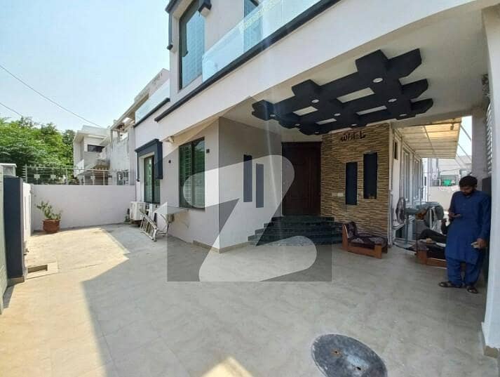 1 Kanal Slightly Used House For Sale At Prime Location Near to Park