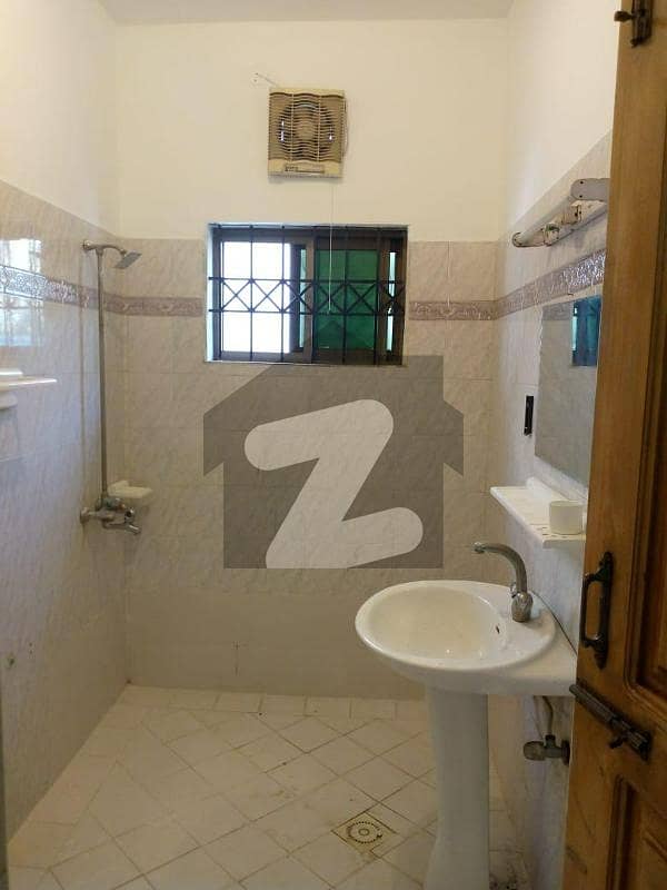 HOUSE FOR SALE ON PRIME LOCATION HOUSE FOR SALE ON PRIME LOCATION