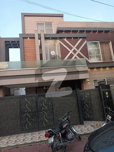 بحریہ ٹاؤن سیکٹر سی بحریہ ٹاؤن,لاہور میں 5 کمروں کا 10 مرلہ مکان 2.3 لاکھ میں کرایہ پر دستیاب ہے۔