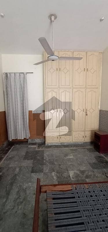 مدینہ ٹاؤن فیصل آباد میں 1 کمرے کا 2 مرلہ مکان 17.0 ہزار میں کرایہ پر دستیاب ہے۔