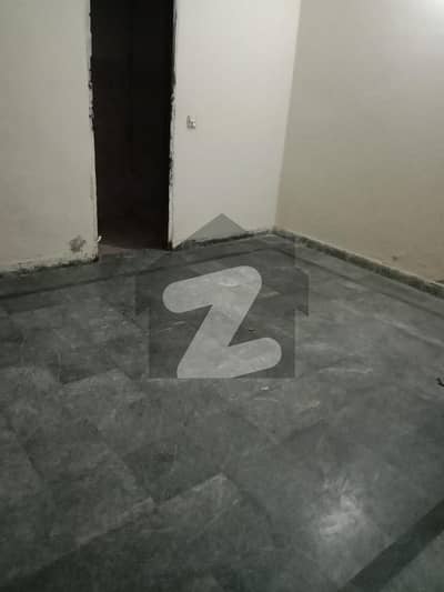 1 bed attach bath, kitchen Bijli meter separate, gas available, ground floor