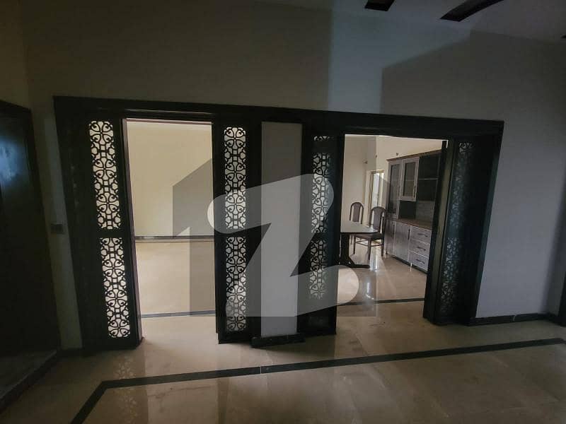 زراج ہاؤسنگ سکیم اسلام آباد میں 6 کمروں کا 14 مرلہ مکان 1.55 لاکھ میں کرایہ پر دستیاب ہے۔
