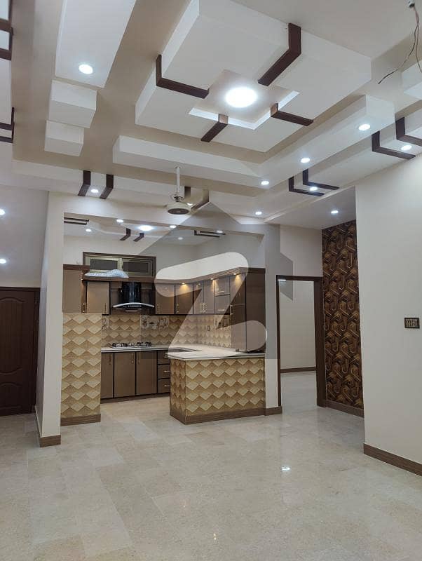 نیا ناظم آباد کراچی میں 4 کمروں کا 6 مرلہ مکان 3.5 کروڑ میں برائے فروخت۔
