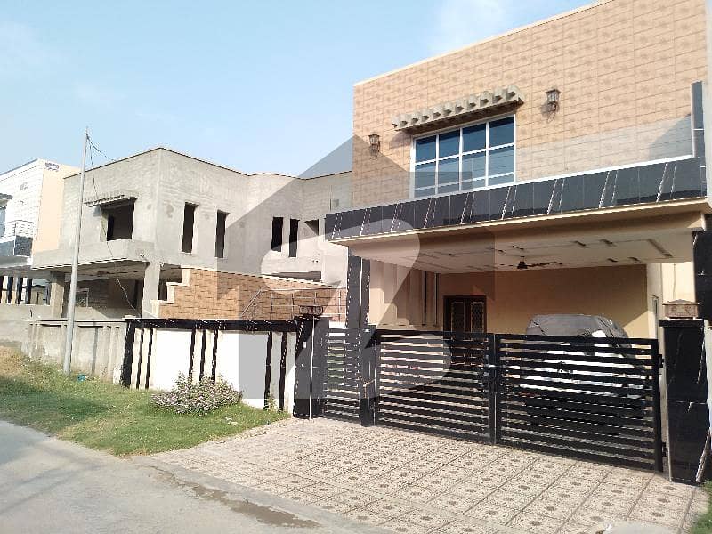 ڈیوائن گارڈنز ۔ بلاک اے ڈیوائن گارڈنز,لاہور میں 4 کمروں کا 14 مرلہ مکان 4.25 کروڑ میں برائے فروخت۔