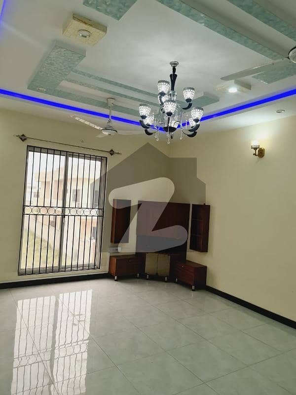 فضائیا هاوسنگ سکیم ترنول,اسلام آباد میں 6 کمروں کا 10 مرلہ مکان 3.3 کروڑ میں برائے فروخت۔