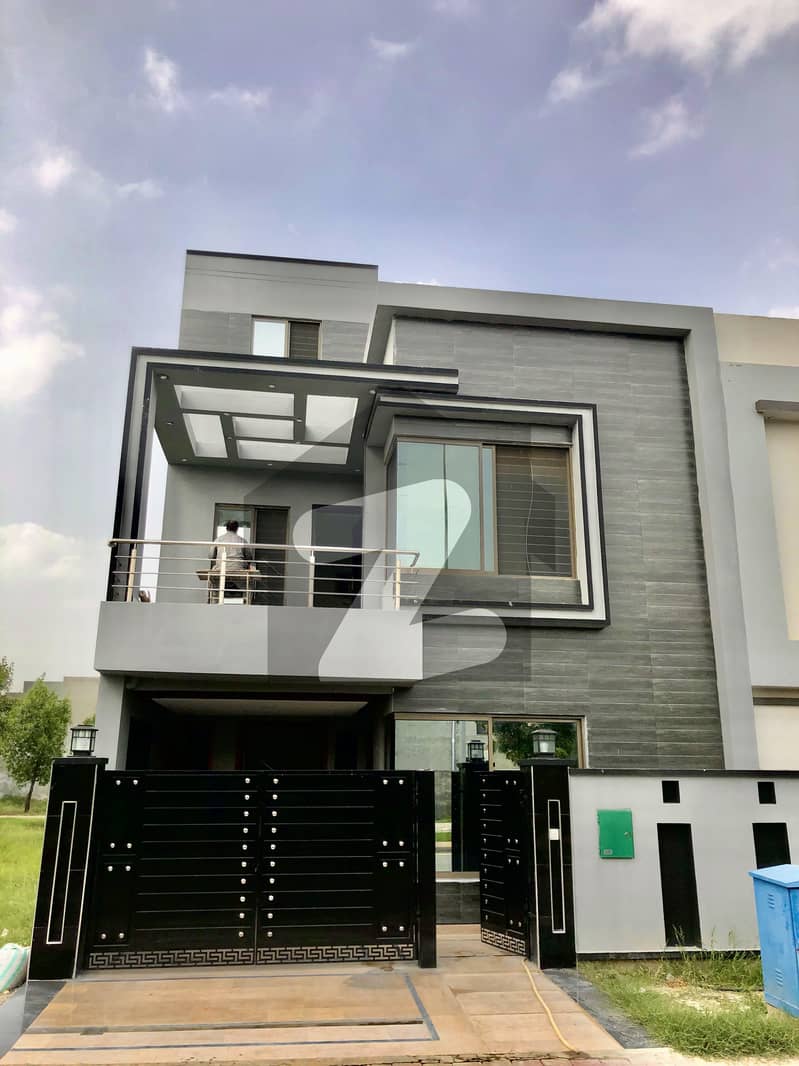 5 MARLA NEWLY CONSTRUCTED HOUSE AVAILABLE FOR RENT IN BAHRIA ORCHARD