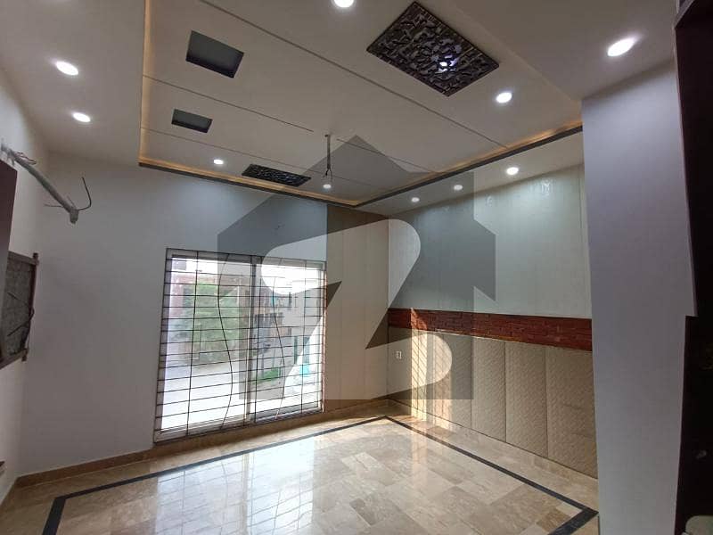 حسن ولاز فیصل آباد میں 3 کمروں کا 4 مرلہ مکان 1.3 کروڑ میں برائے فروخت۔