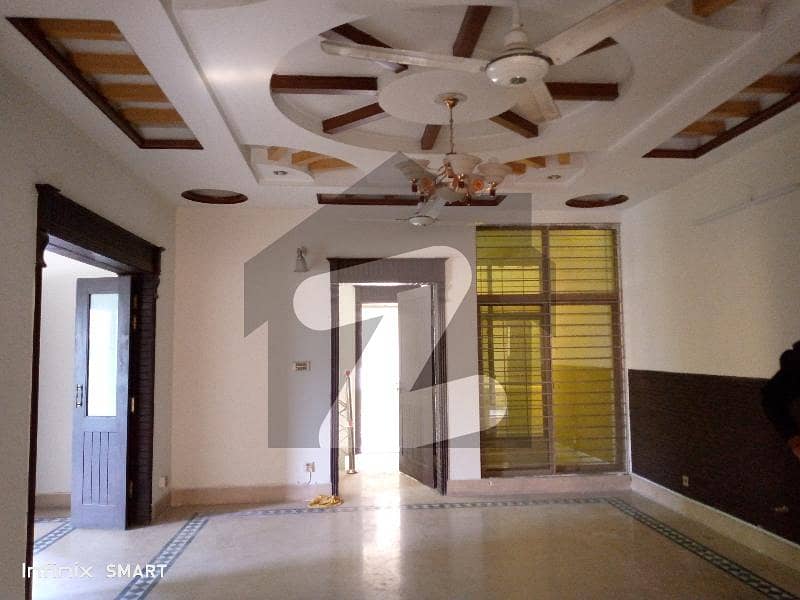 Upper portion available for rent Upper portion available for rent