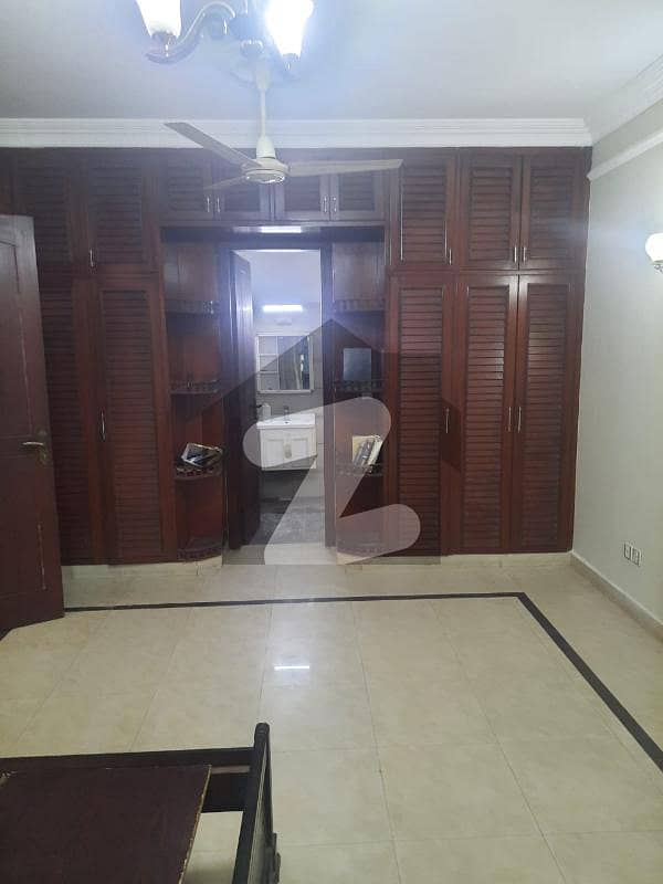 DEFENCE 500 YARDS BUNGALOW WELL MAINTAINED PHASE 6 PRIME LOCATION DEFENCE 500 YARDS BUNGALOW WELL MAINTAINED PHASE 6 PRIME LOCATION