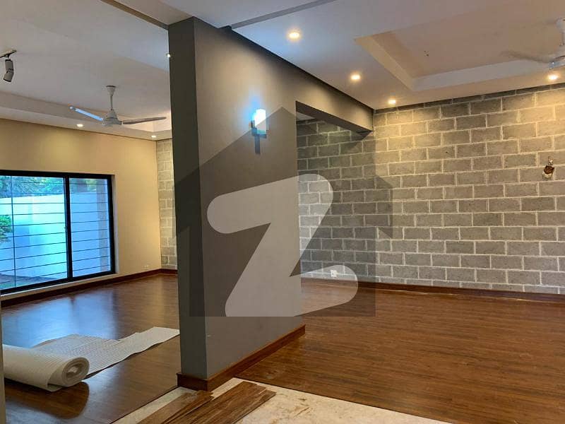 New house for rent main location in F8 well maintained house beautiful