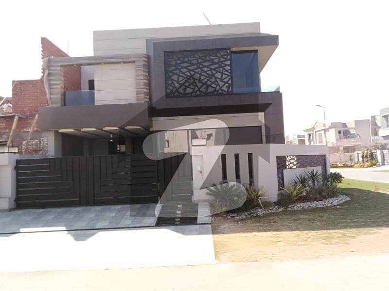 10 Marla Slightly Used House For Sale At Top Location Near to Park