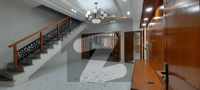 بحریہ ٹاؤن سیکٹر B بحریہ ٹاؤن,لاہور میں 4 کمروں کا 8 مرلہ مکان 80.0 ہزار میں کرایہ پر دستیاب ہے۔
