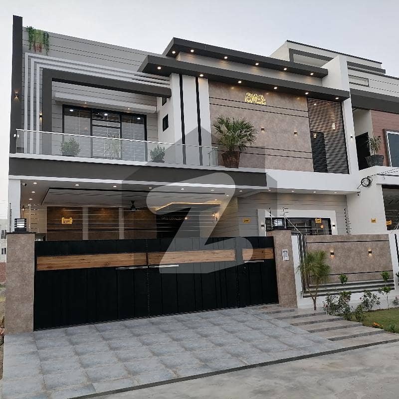 A 10 Marla House Located In Jeewan City - Phase 5 Is Available For sale