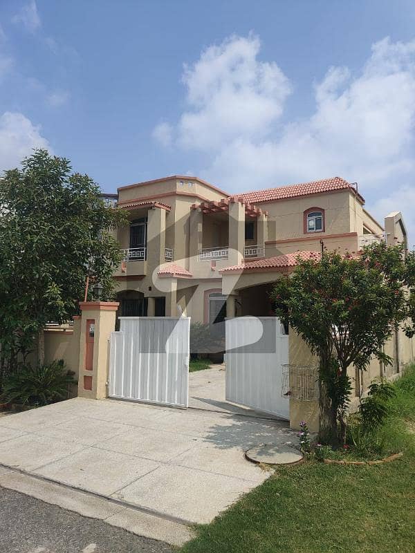 12 Marla House Available For Rent In M-7 Block Lake City Lahore
