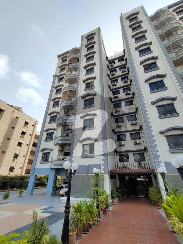 4 Bed DD Specious Pent House Well Maintain West Open Apartment