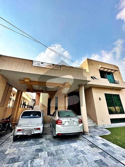 ڈی ایچ اے فیز 4 ڈیفنس (ڈی ایچ اے),لاہور میں 5 کمروں کا 1 کنال مکان 7.5 کروڑ میں برائے فروخت۔