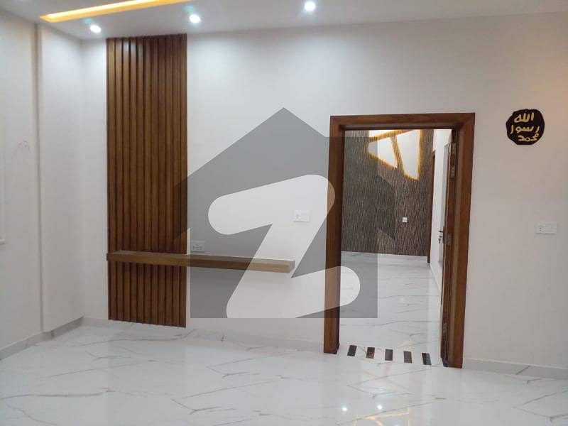 غالب سٹی بلاک بی غالب سٹی,فیصل آباد میں 4 کمروں کا 5 مرلہ مکان 1.55 کروڑ میں برائے فروخت۔