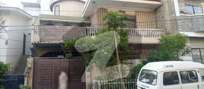 Gulshan Block-7 One Unit 200 Sq Yard Double Storey House For Sale