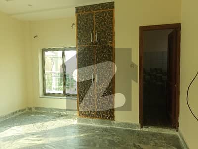 غالب سٹی فیصل آباد میں 2 کمروں کا 3 مرلہ فلیٹ 20.0 ہزار میں کرایہ پر دستیاب ہے۔