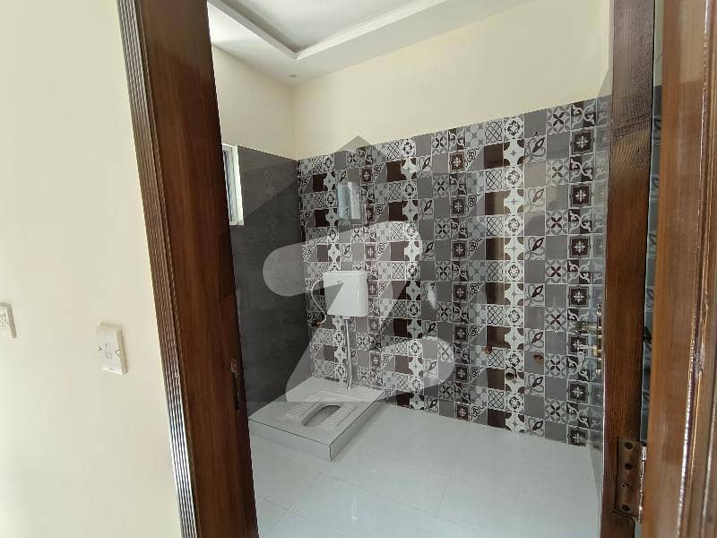نشتر کالونی لاہور میں 5 کمروں کا 6 مرلہ مکان 1.95 کروڑ میں برائے فروخت۔
