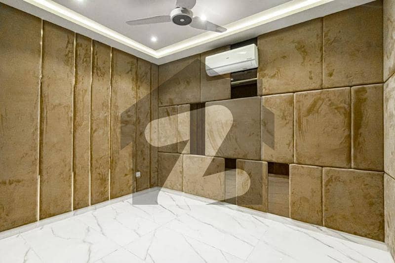 ڈی ایچ اے فیز 4 ڈیفنس (ڈی ایچ اے),لاہور میں 4 کمروں کا 2 کنال مکان 6.5 کروڑ میں برائے فروخت۔